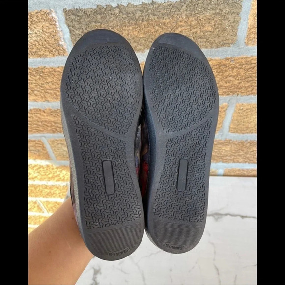 SESTO MEUCCI FIORIN (MULTI VALZER/ BLACK SUEDE) WOMEN'S SLIP ON SHOES
9.5 - Picture 4 of 10